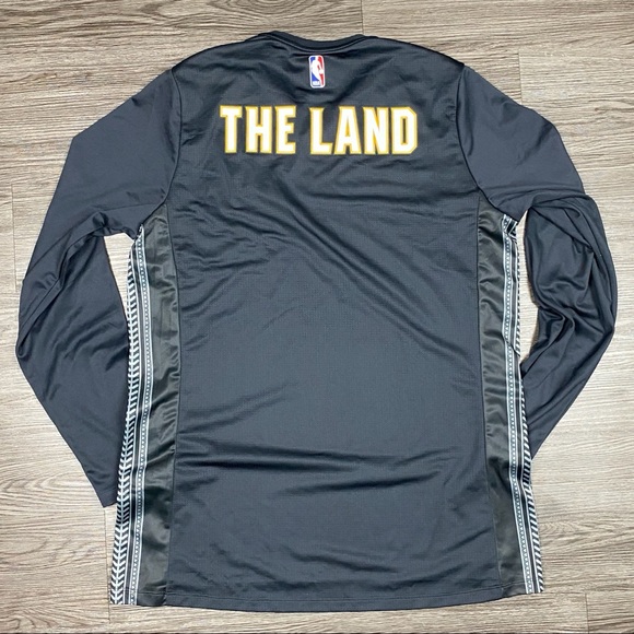 Nike NBA Cavs Long Sleeve Shooting Shirt The Land - Picture 2 of 5